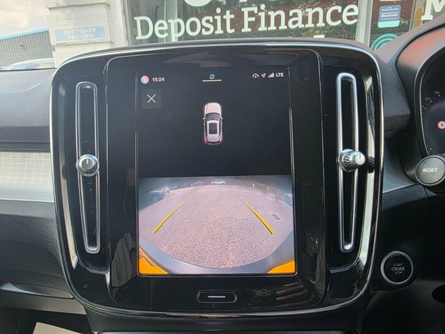 Volvo XC40 B3 Mhev Plus Dark YP22ZZK Black #2