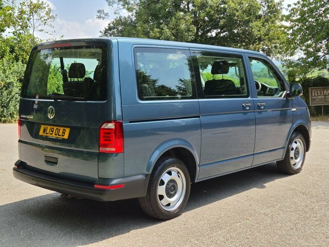 Volkswagen Transporter Shuttle 2019 2.0 Tdi Bluemotion Tech S Minibus Double Cab Green #3