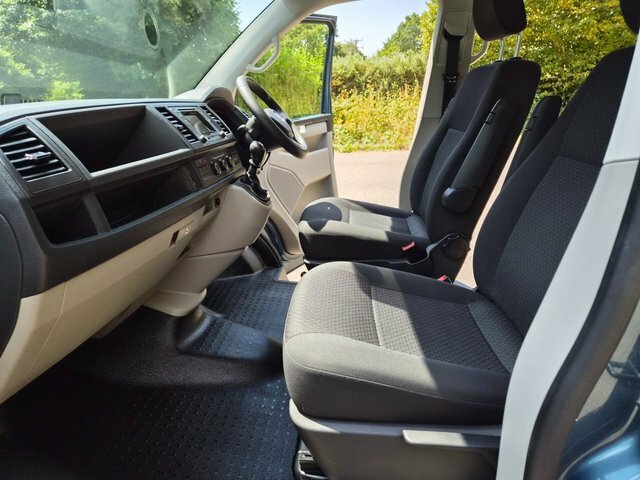 Volkswagen Transporter Shuttle 2L S Beige #14
