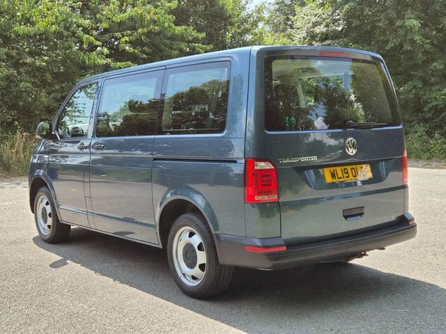 Volkswagen Transporter Shuttle 2019 2.0 Tdi Bluemotion Tech S Minibus Double Cab Green #4