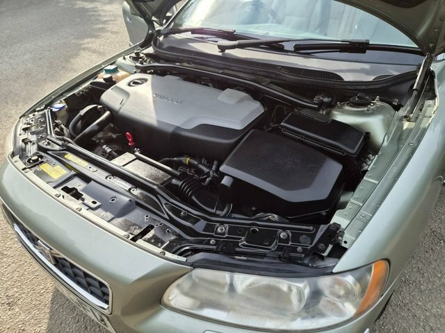Volvo S60 Saloon Silver #32