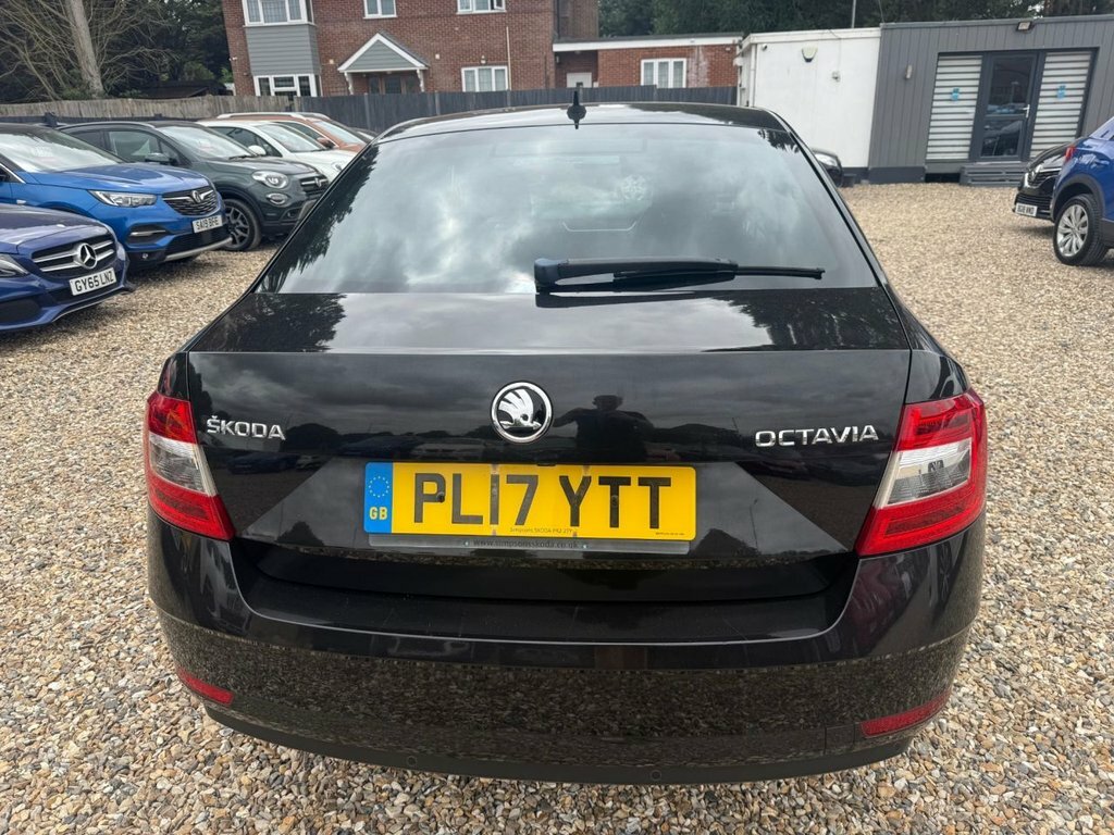Skoda Octavia 1L Se Black #6