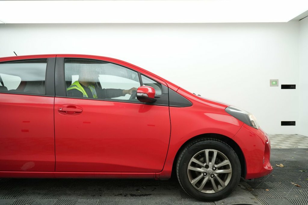 Toyota Yaris 1.3L Icon Red #3