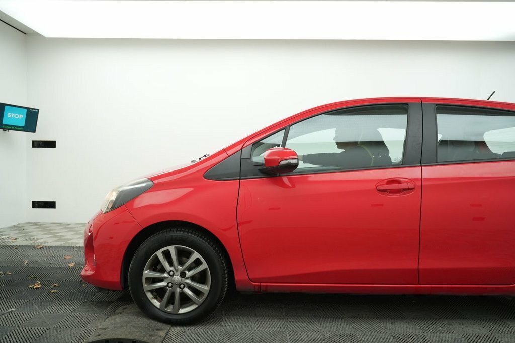 Toyota Yaris 1.3L Icon Red #4