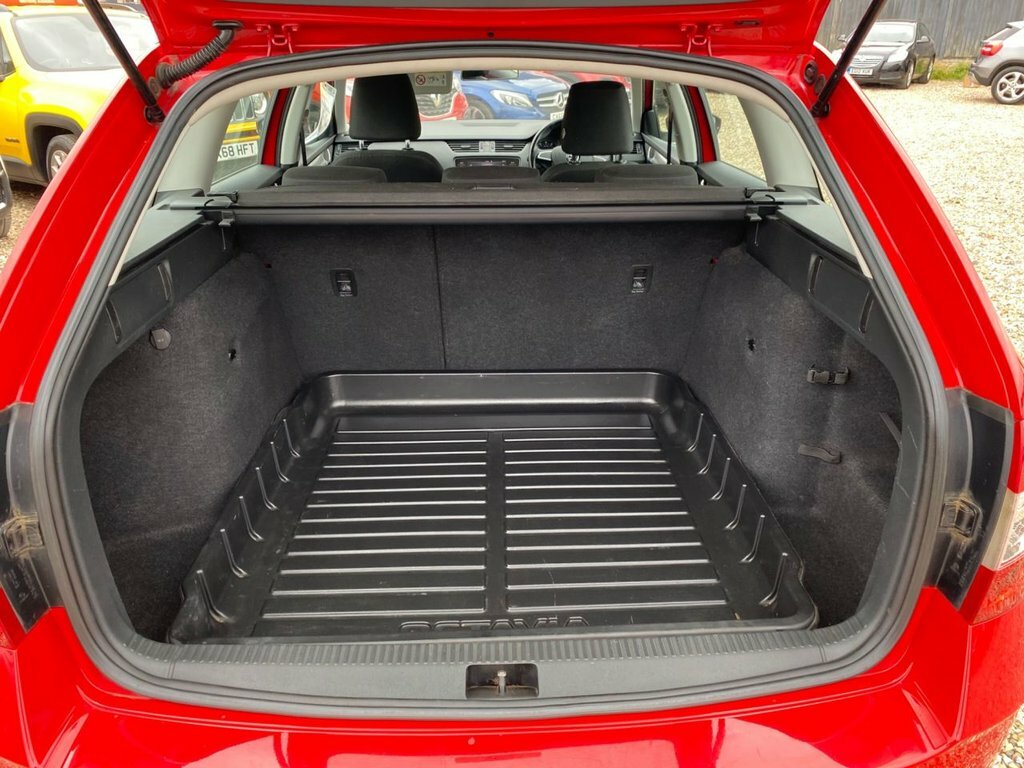 Skoda Octavia 1L S Red #6