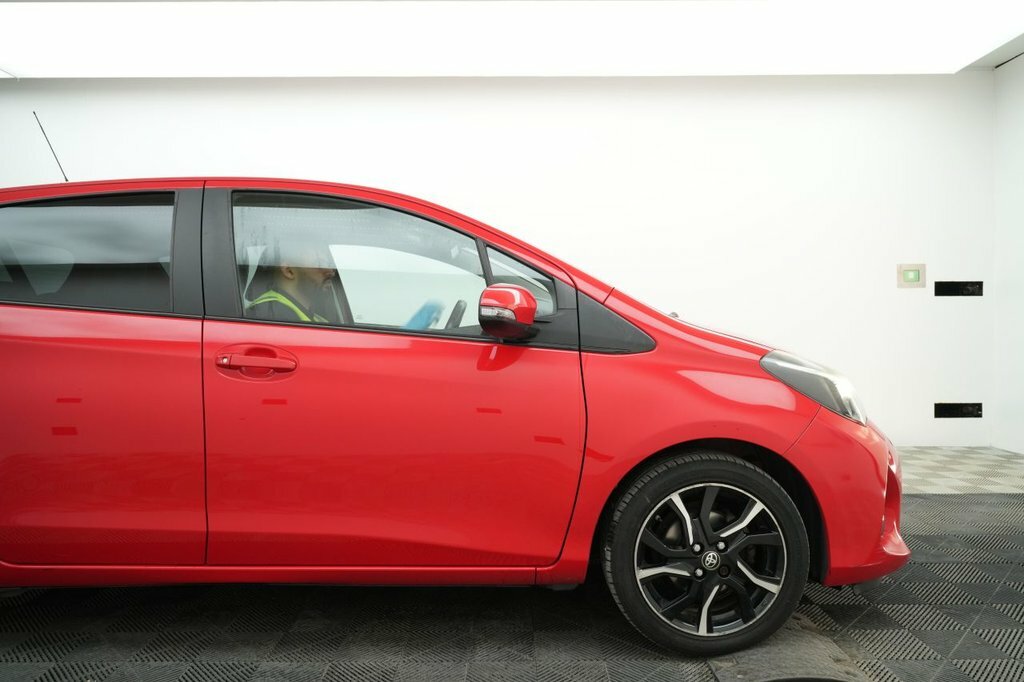 Toyota Yaris 1.3L Sport Red #3