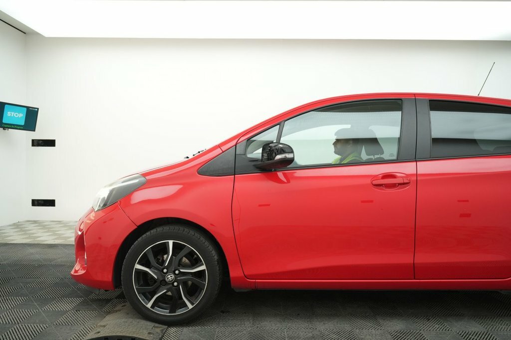 Toyota Yaris 1.3L Sport Red #4
