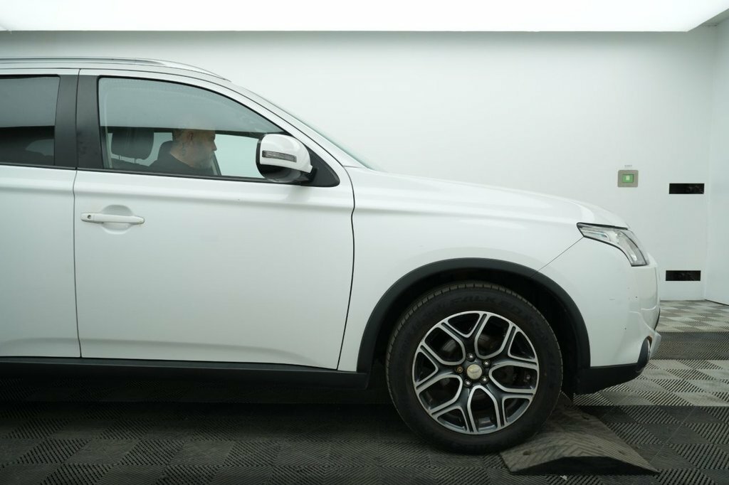 Mitsubishi Outlander 2.2L Gx3 White #3