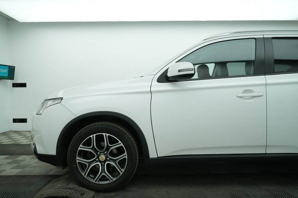 Mitsubishi Outlander 2.2L Gx3 White #4