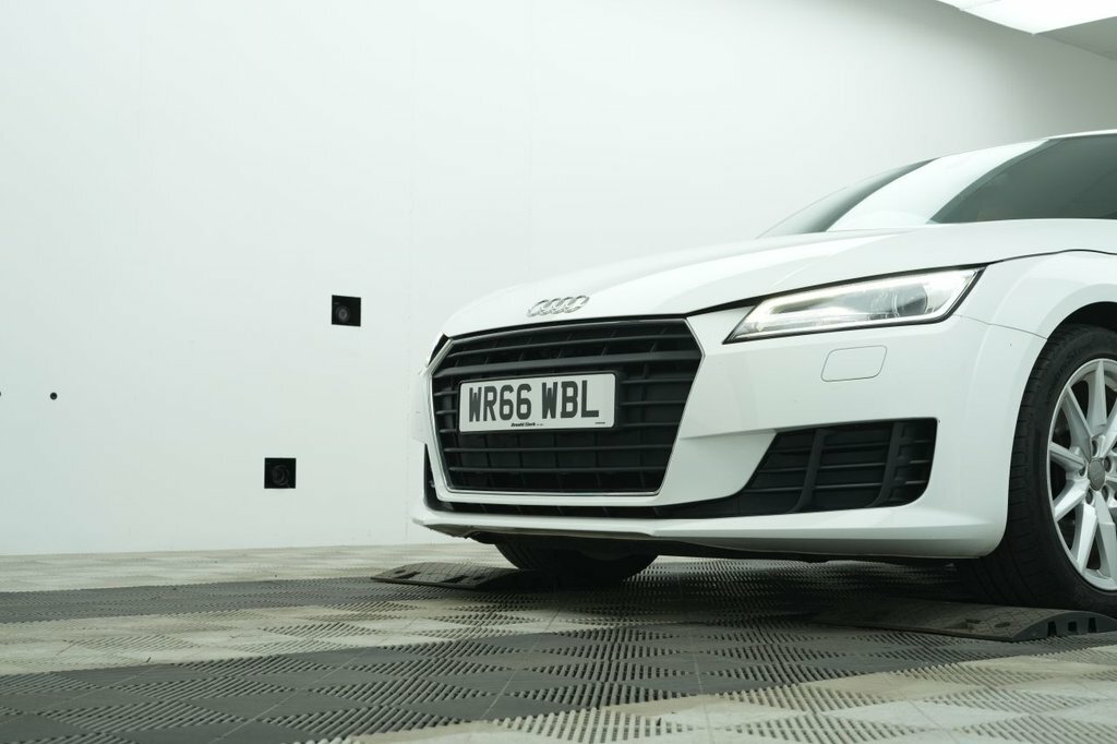 Audi TT 1.8L Sport White #6