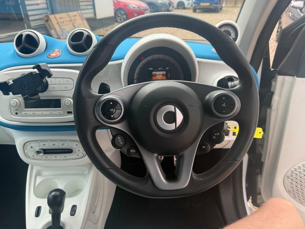 Smart Fortwo Coupe 1L Passion White #16