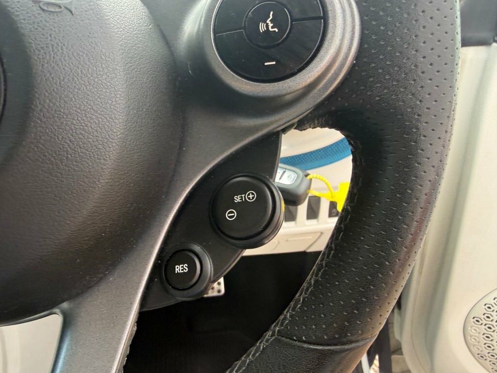 Smart Fortwo Coupe 1L Passion White #11