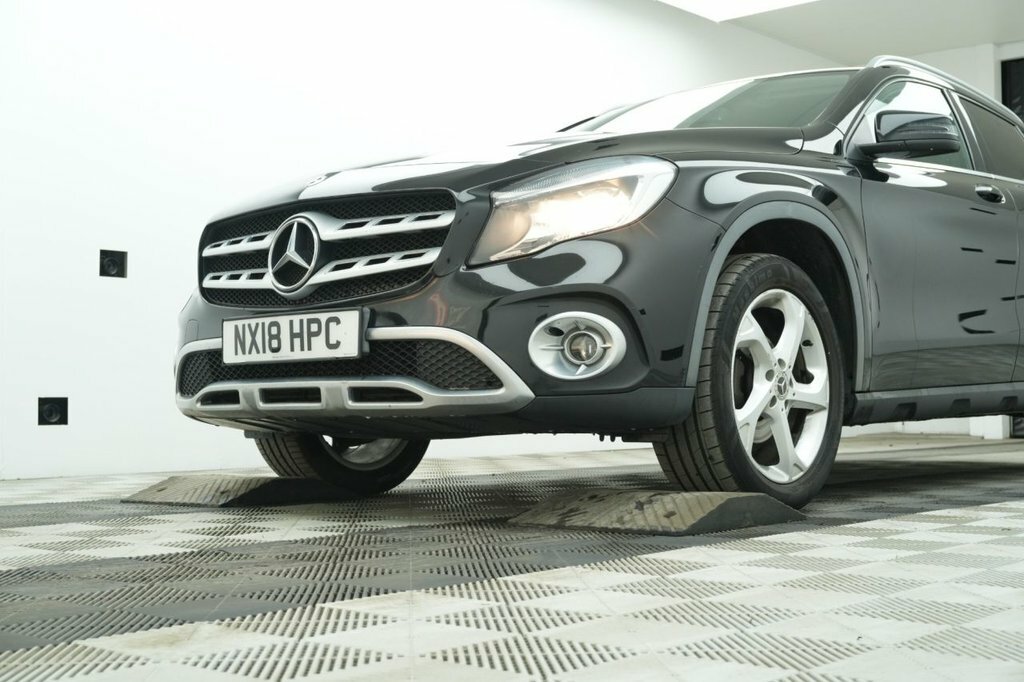 Mercedes-Benz GLA Class 1.6L Sport Black #6