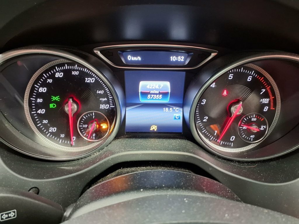 Mercedes-Benz GLA Class Gla 200 Amg Line Premium Red #12