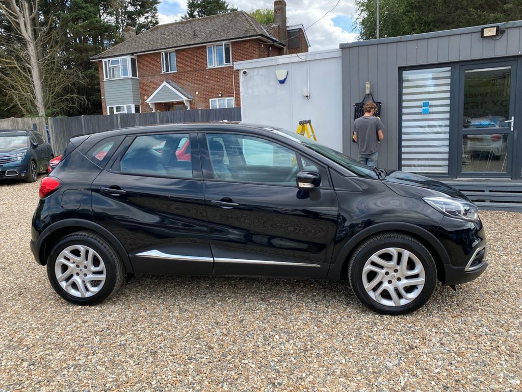 Renault Captur 0.9L Dynamique Medianav Black #3