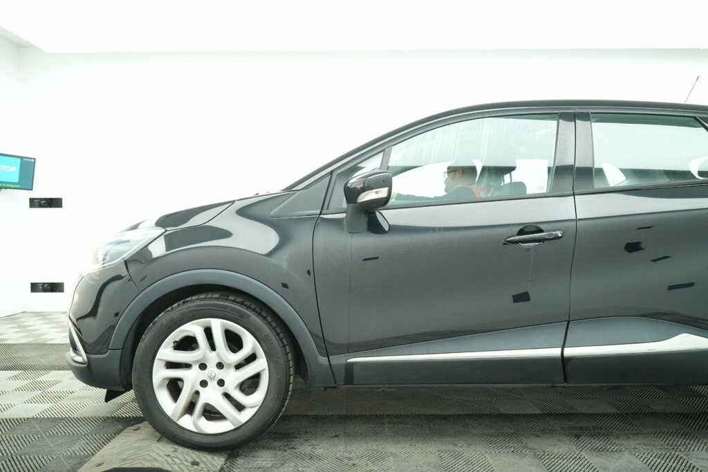 Renault Captur 0.9L Dynamique Medianav Black #4