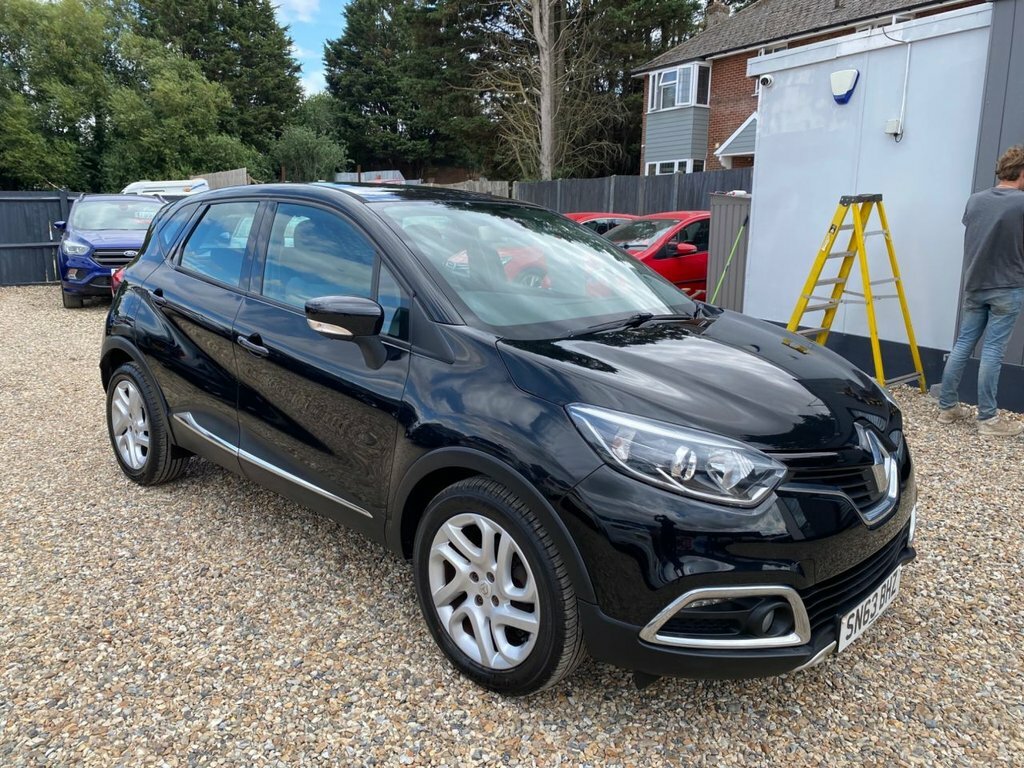 Renault Captur 0.9L Dynamique Medianav Black #2