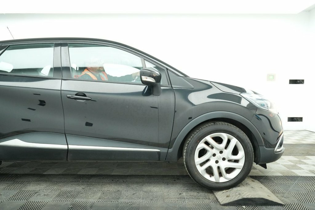 Renault Captur 0.9L Dynamique Medianav Black #3