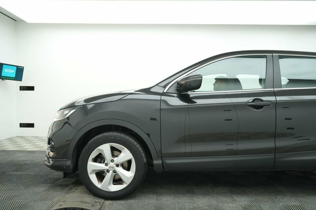 Nissan Qashqai 1.3L Acenta Premium Black #4