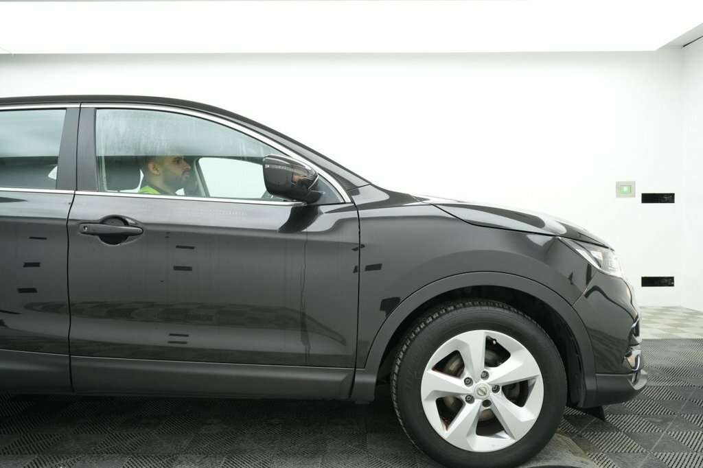 Nissan Qashqai 1.3L Acenta Premium Black #3