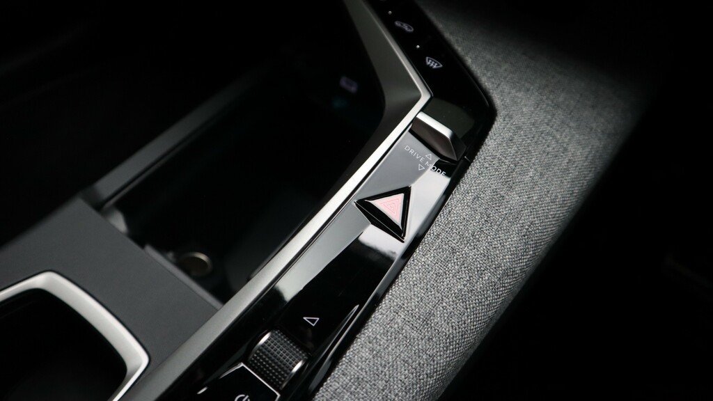 Peugeot 5008 1.2 Hybrid 145 Allure E-dsc6 Grey #31