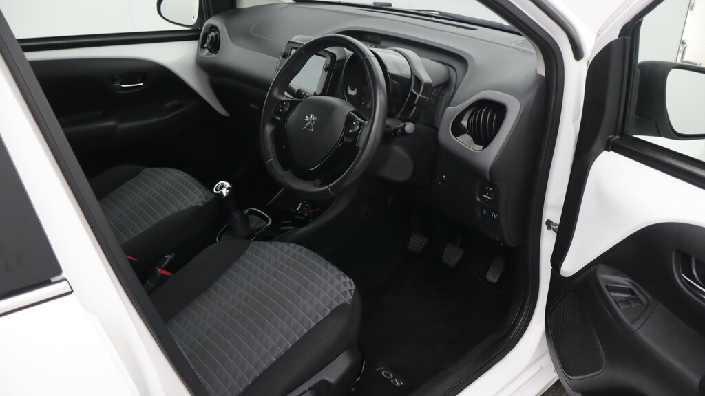 Peugeot 108 Peugeot 108 1.0 Allure Hatchback Red #11
