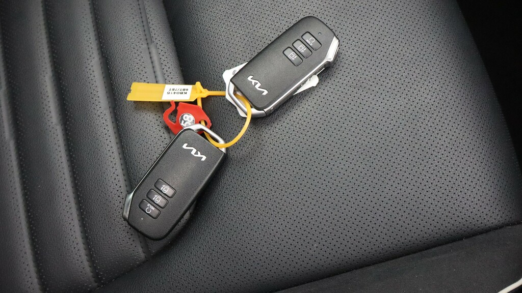 Kia Sportage 2 White #29