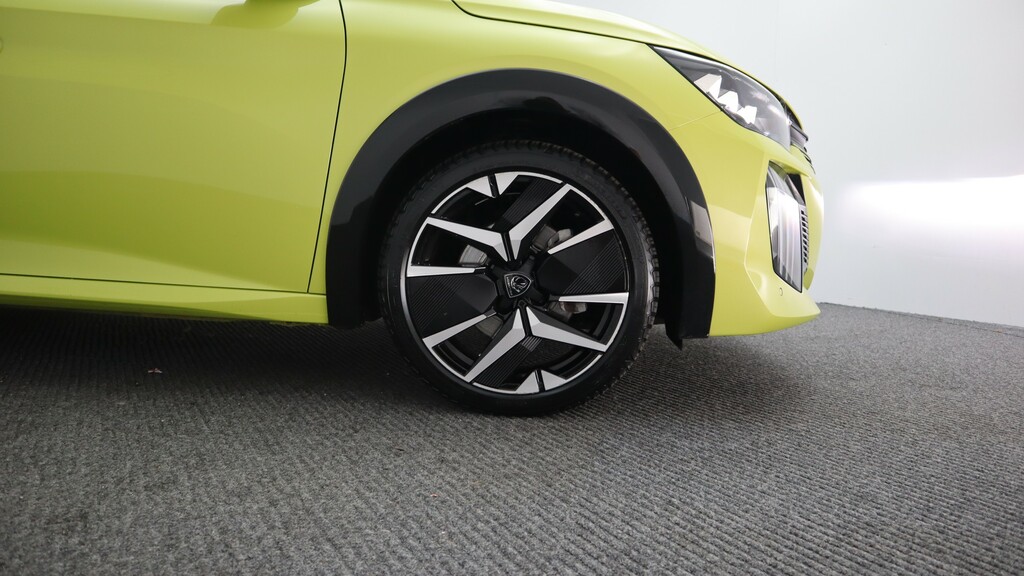 Peugeot 208 1.2 Puretech Active Black #32