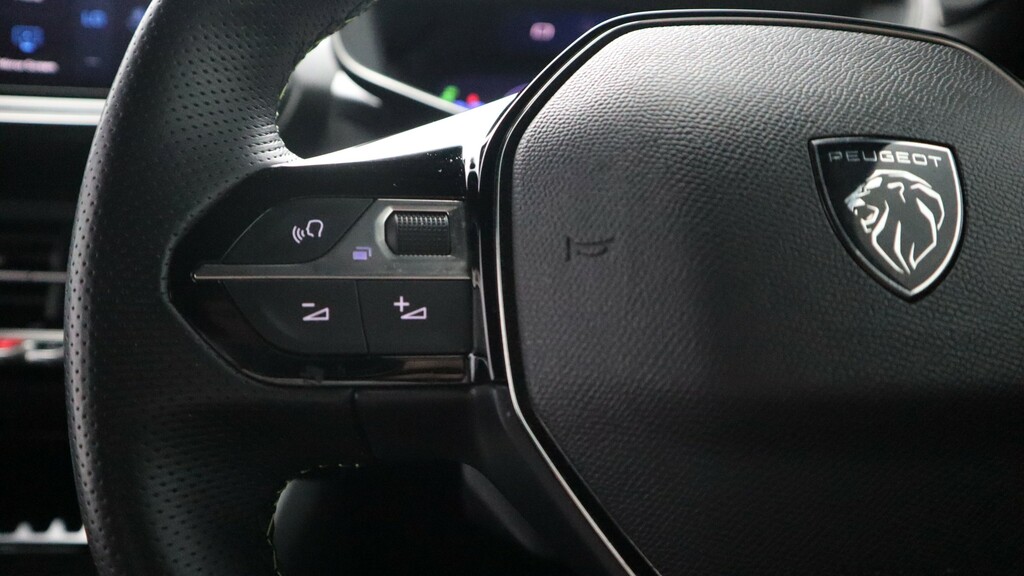 Peugeot e-2008 54Kwh Active Suv Black #12