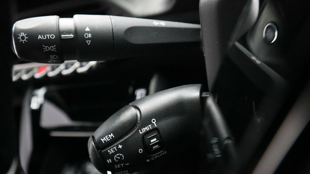 Peugeot e-2008 54Kwh Active Suv Black #14