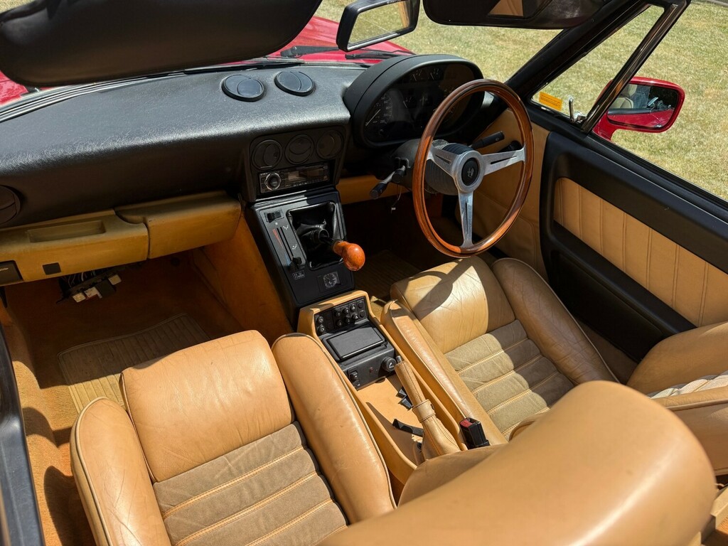 Alfa Romeo Spider Sports Convertible Red #6