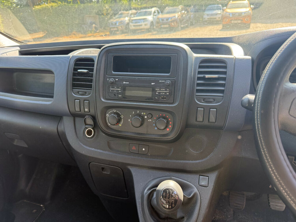 Vauxhall Vivaro Vivaro 2700 Cdti White #11