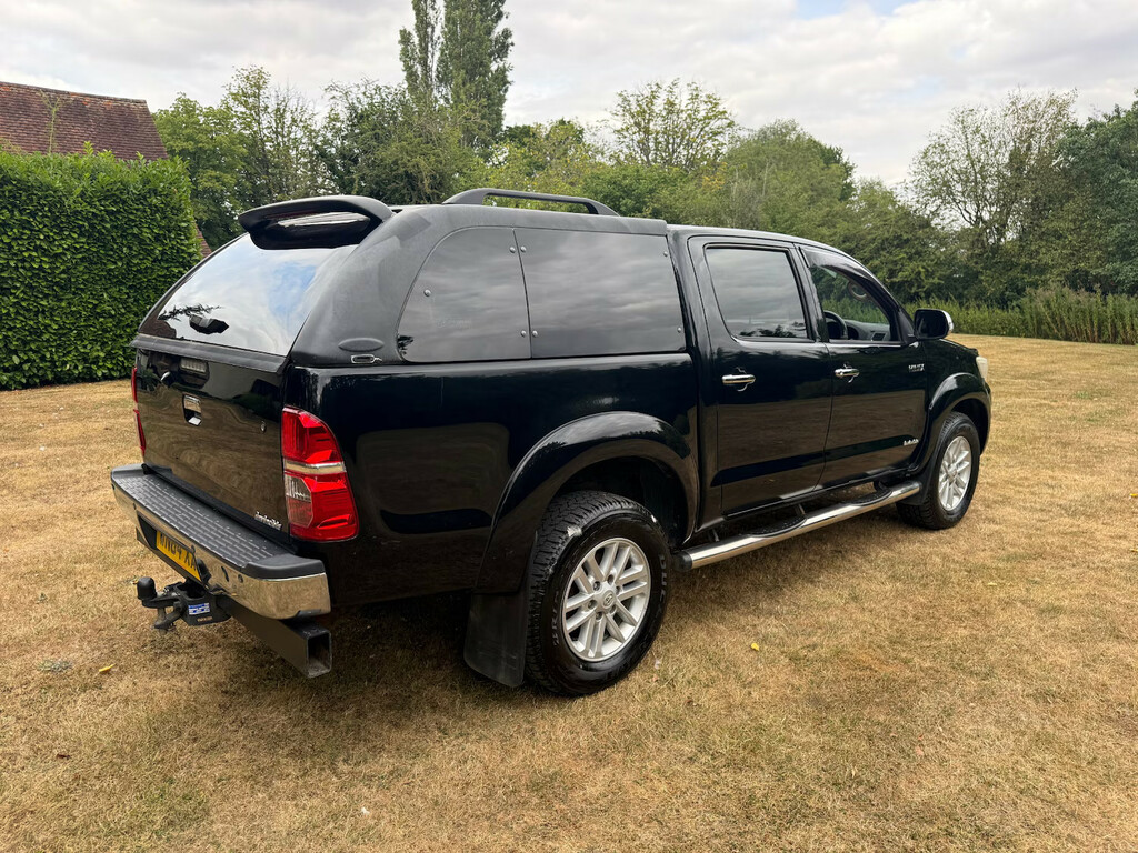 Toyota HILUX Active D-4d Red #7