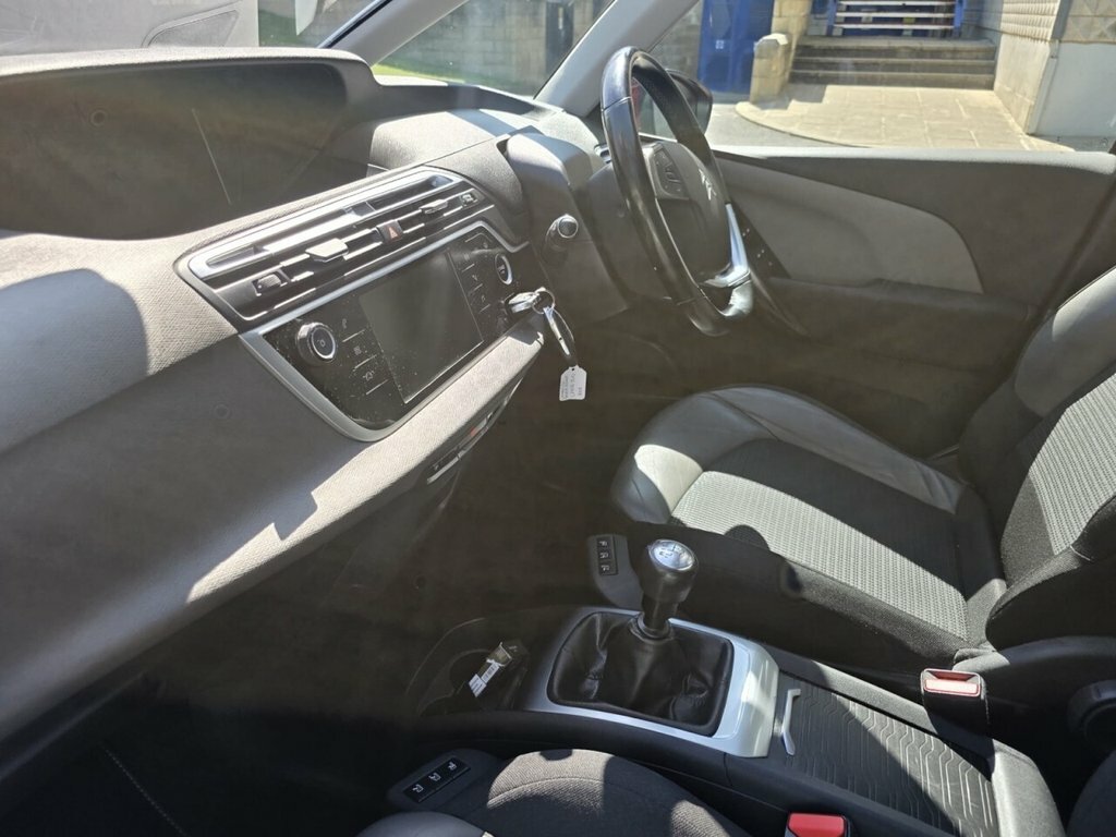 Citroen Grand C4 Picasso Feel Red #63
