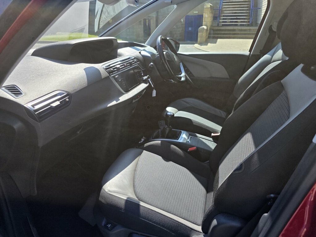 Citroen Grand C4 Picasso Feel Red #64