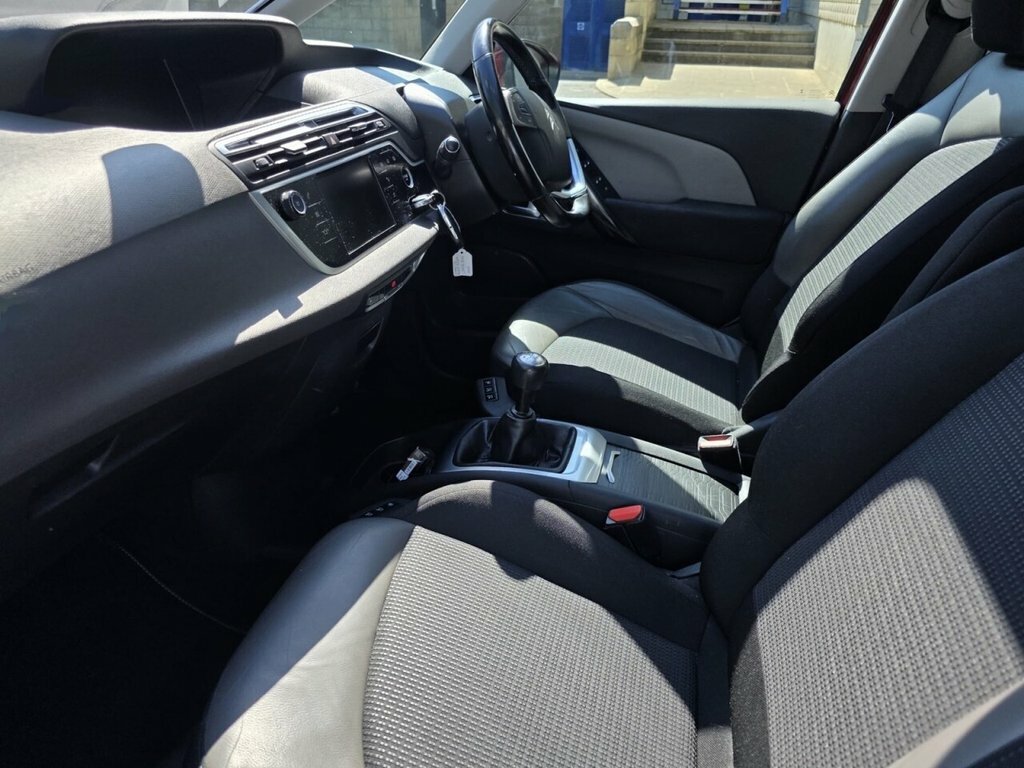 Citroen Grand C4 Picasso Feel Red #57