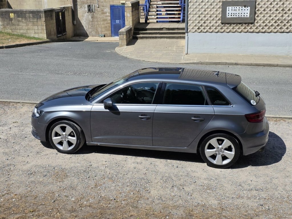 Audi A3 1.6 Tdi Ultra 110 Se Technik Black #4