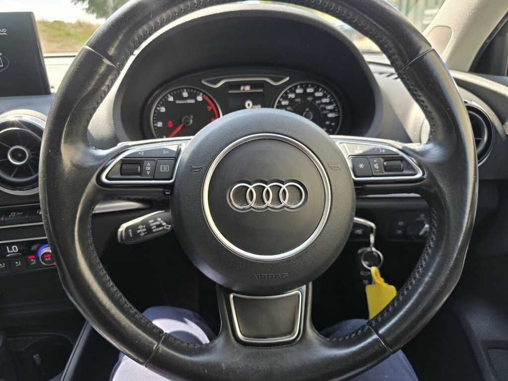 Audi A3 1.6 Tdi Ultra 110 Se Technik Black #65