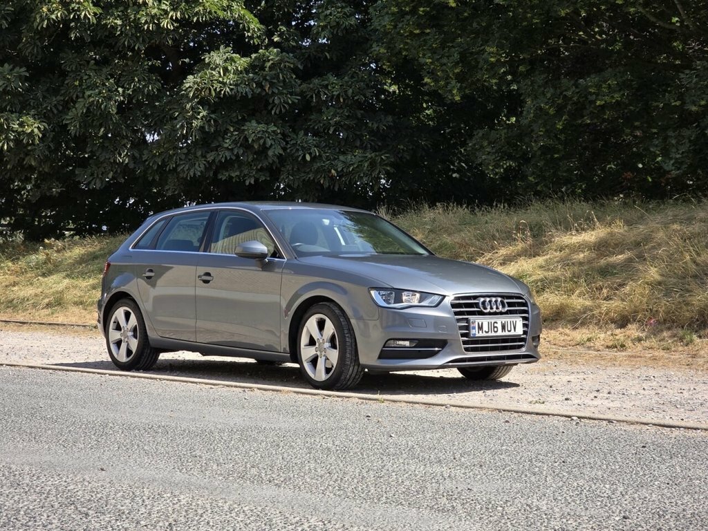 Audi A3 1.6 Tdi Ultra 110 Se Technik Black #2