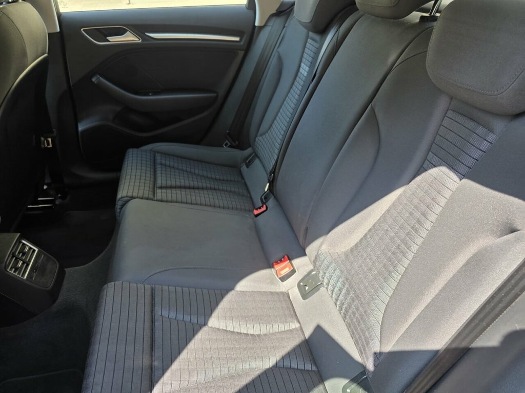 Audi A3 1.6 Tdi Ultra 110 Se Technik Black #46