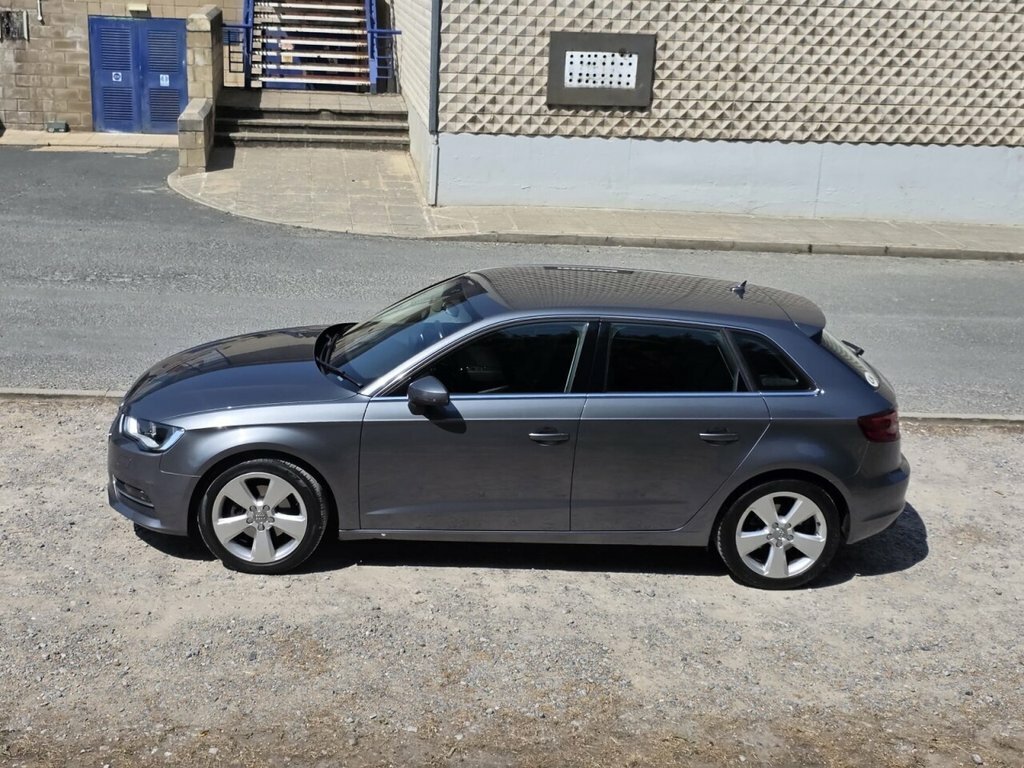 Audi A3 1.6 Tdi Ultra 110 Se Technik Black #11