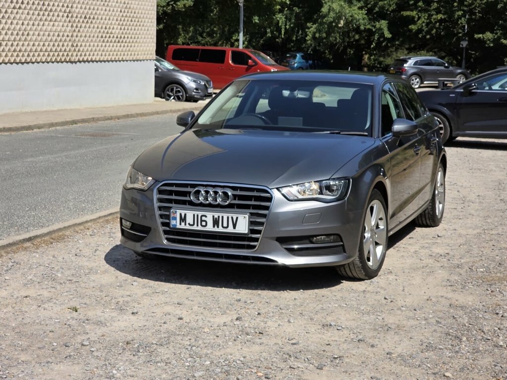 Audi A3 1.6 Tdi Ultra 110 Se Technik Black #3