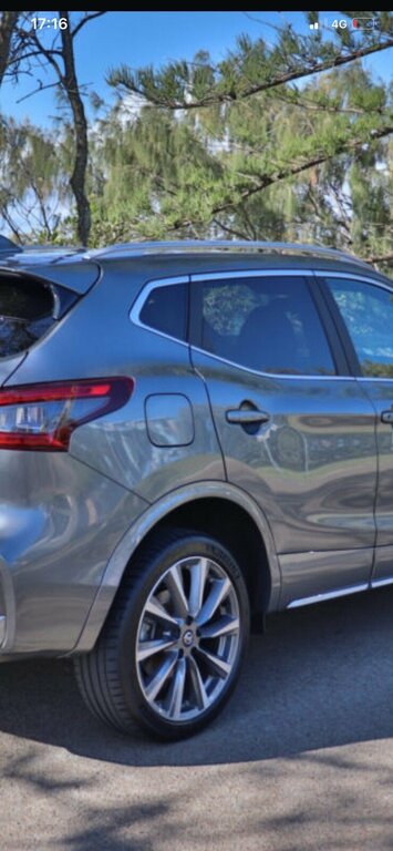 Nissan Qashqai 1.3L N-connecta Silver