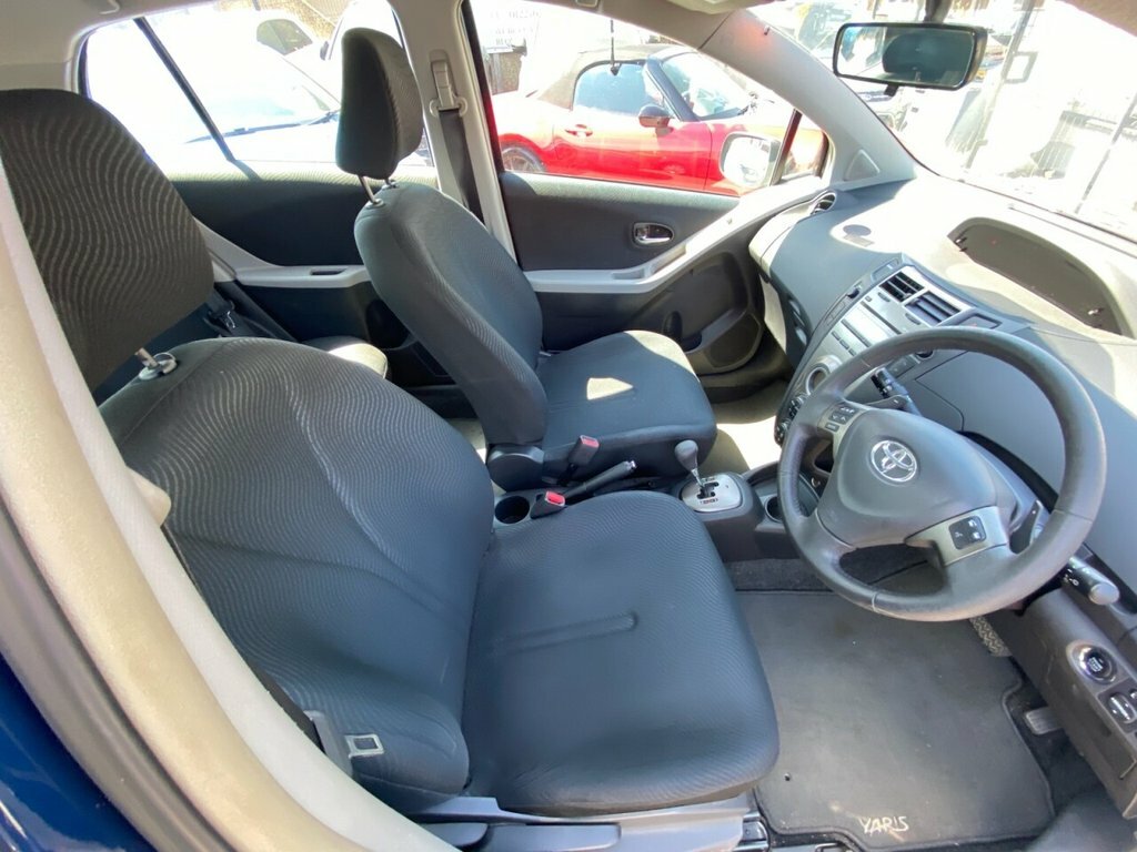 Toyota Yaris Hatchback Red #9