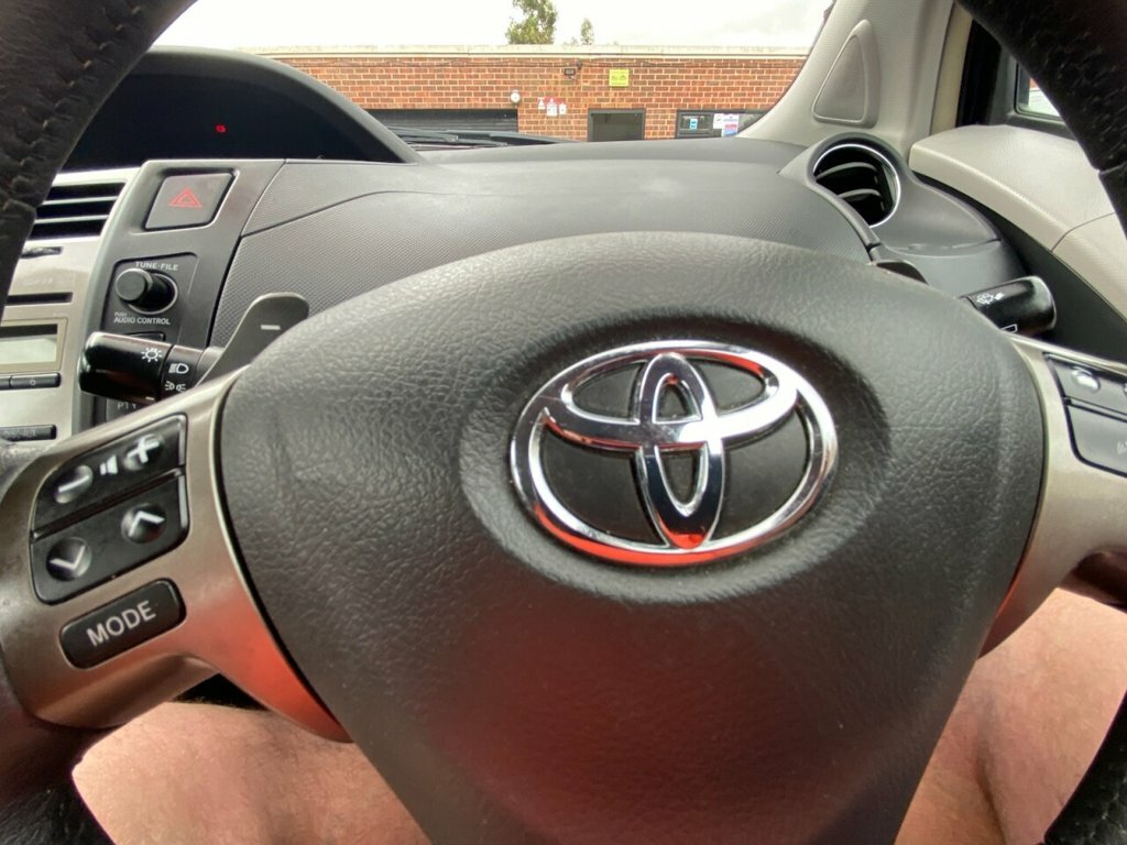Toyota Yaris Hatchback Red #50
