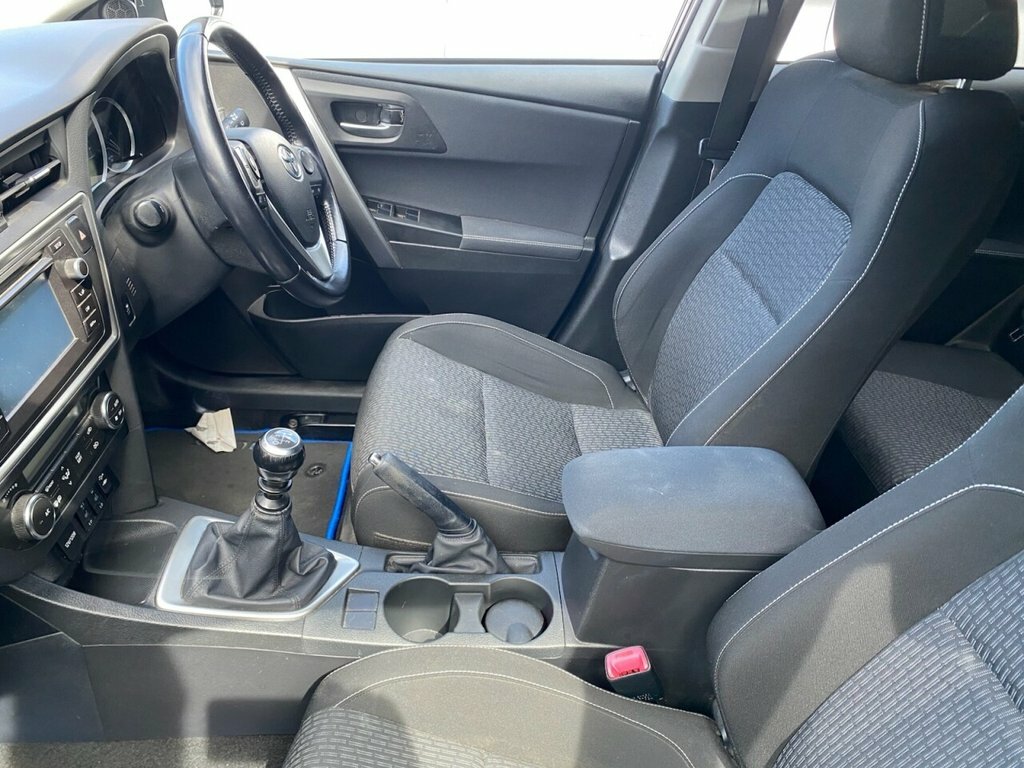 Toyota Auris 1.6L Icon Plus Black #2