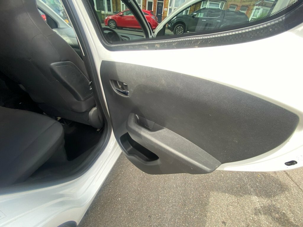 Peugeot 108 Allure White #32