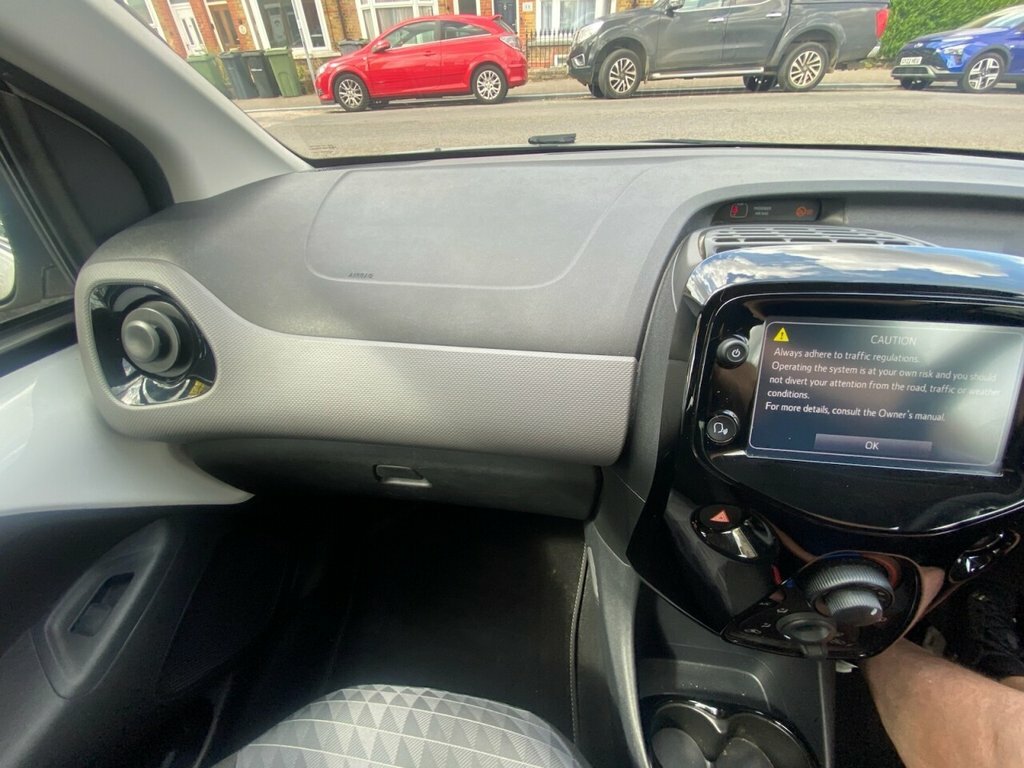 Peugeot 108 Allure White #19