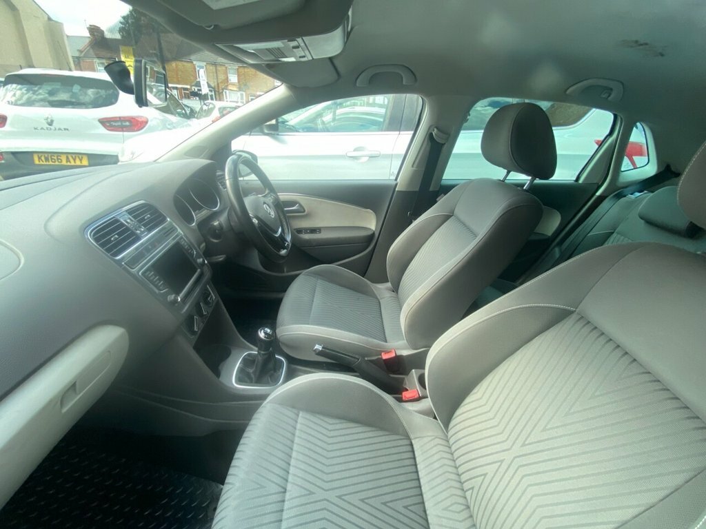 Volkswagen Polo 1.0 S Red #4