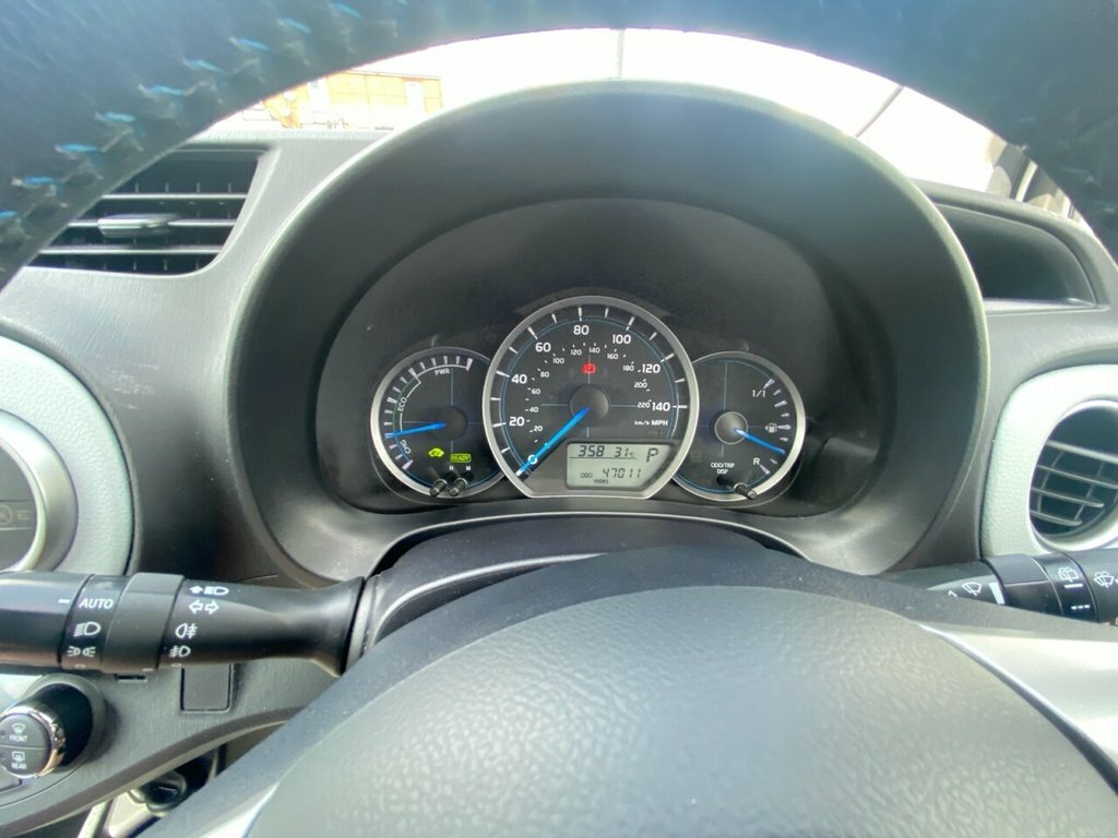 Toyota Yaris Vvt-h Excel Hatchback Red #19
